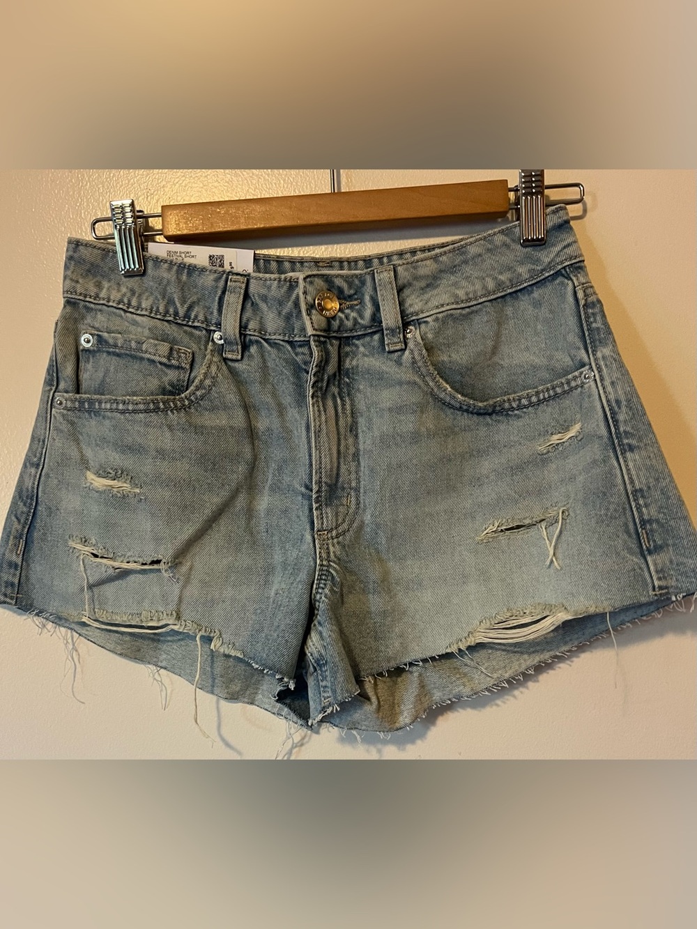 Garage festival isla blue distressed jean shorts NWT